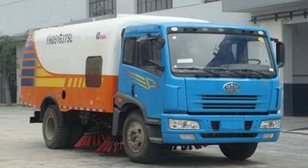 沈阳周经理 先卖人品，再卖扫路车——专访随州大力神威专用汽车销售